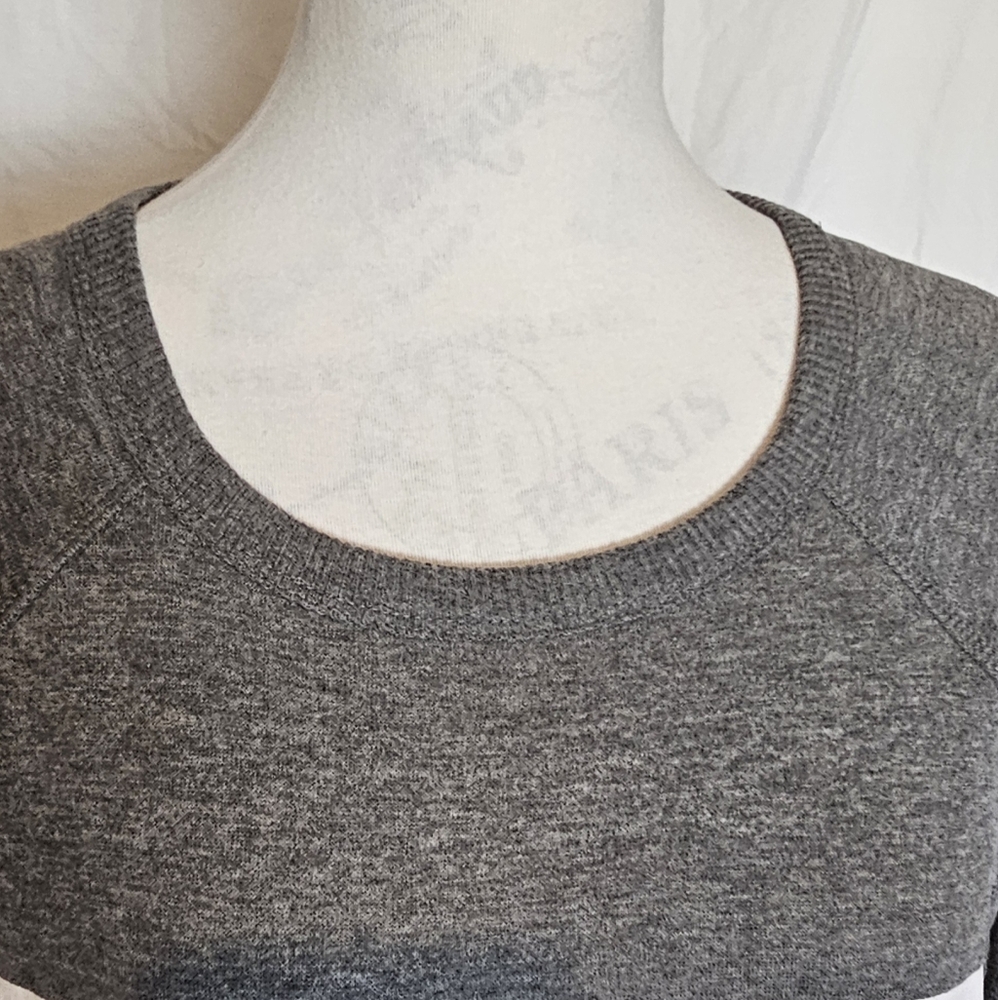 *EUC* Tommy Hilfiger Gray Logo Sweatshirt - Picture 8 of 16